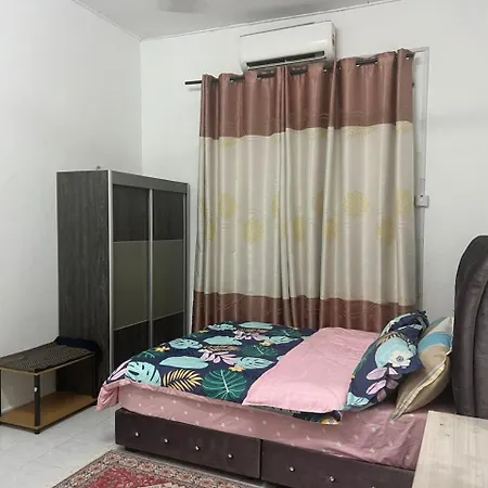 Nilai Bronizam Homestay Exterior photo