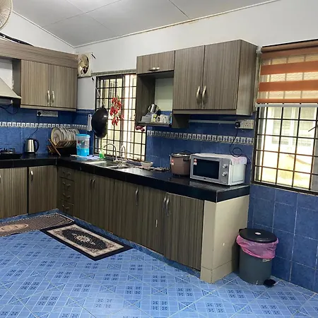 Nilai Bronizam Homestay Exterior photo